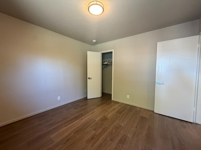 Building Photo - 1538 E Austin Way