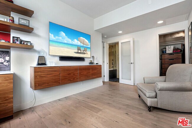 Building Photo - 17352 Sunset Blvd