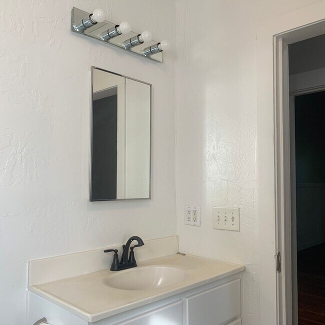 Building Photo - 149 W 21st St