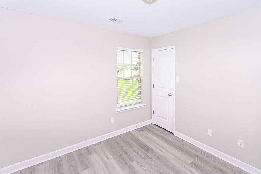 Building Photo - 8129 Jordan View Dr