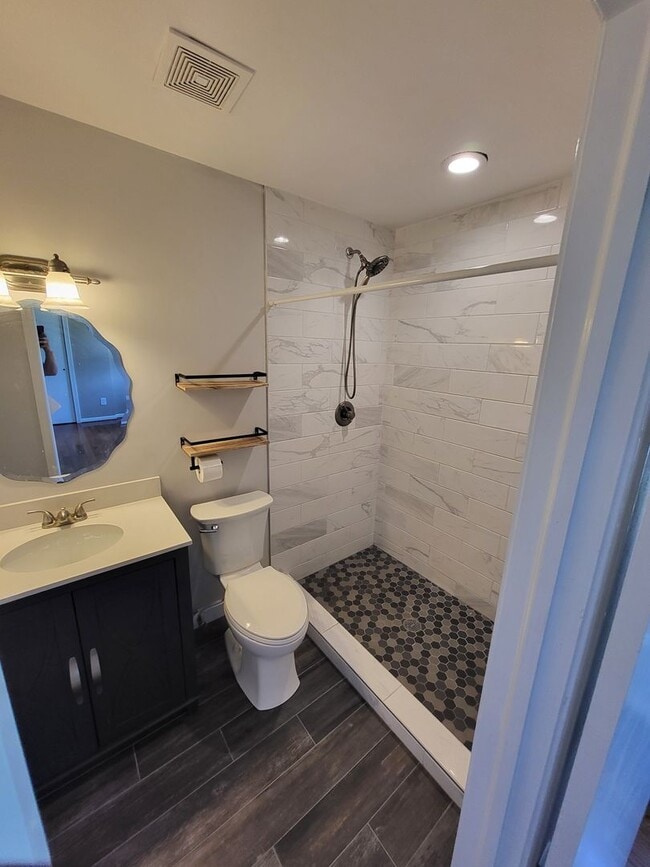 Building Photo - Downs1345-1347