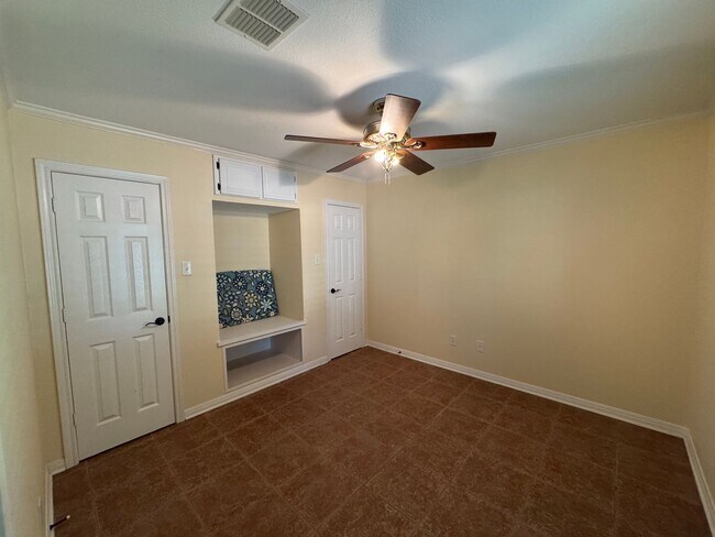 Building Photo - Beautiful Corner Lot Estate