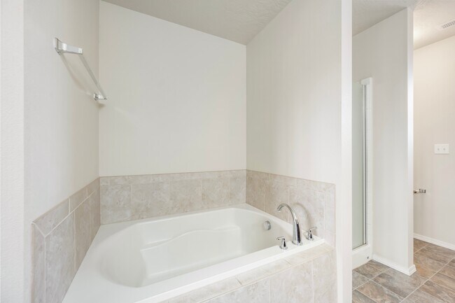 Building Photo - 1860 E Adelaide Dr