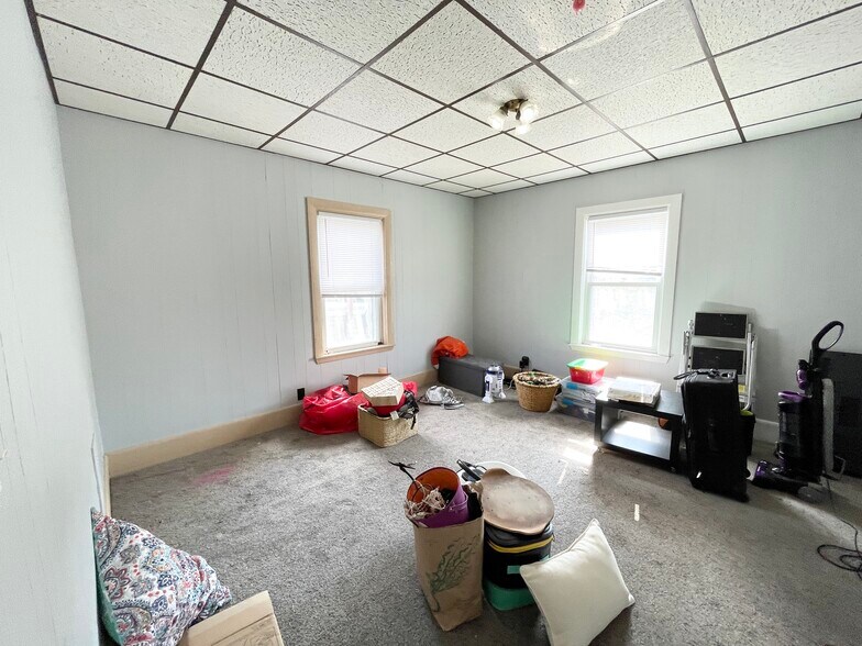 Building Photo - 103 Buttonwood St