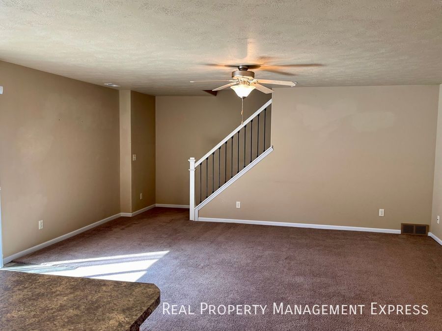 Building Photo - Amazing 3 Bedroom 2.5 Bath townhome in Harrisburg