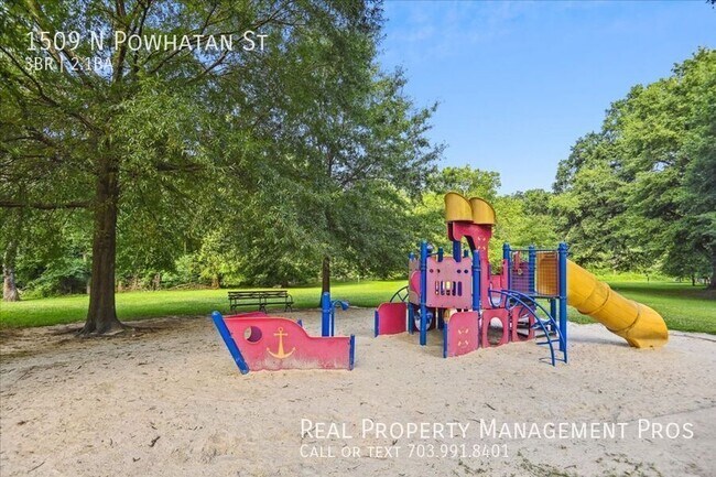 Building Photo - 1509 N Powhatan St