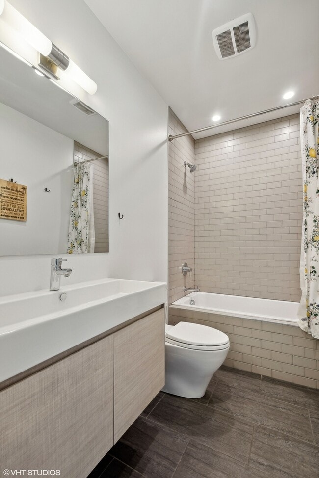 Building Photo - 455 W Hobbie St