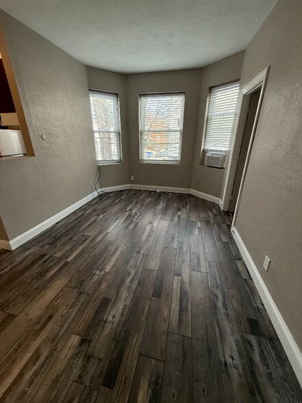 Building Photo - 1862 Beacon St