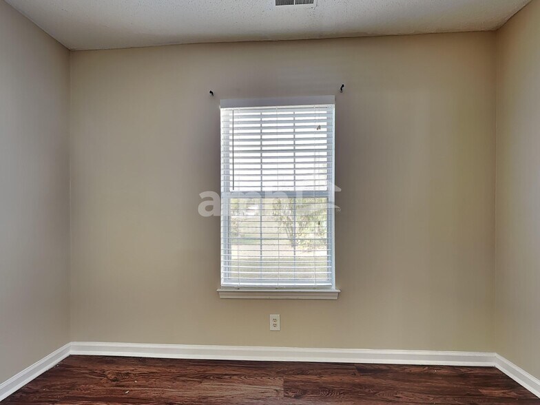 Building Photo - 25 Waterway Dr