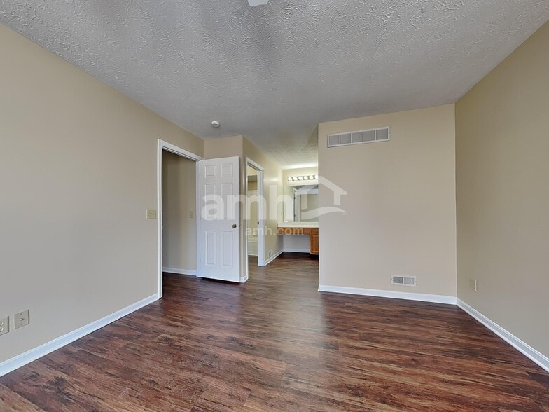 Building Photo - 1813 Bell Tower Cir