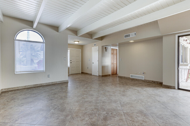 Building Photo - 17137 E Rand Dr