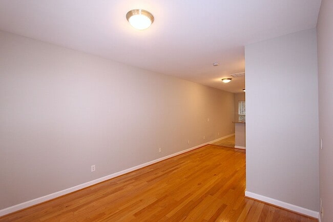 Building Photo - 3 Story Townhome near Brier Creek!