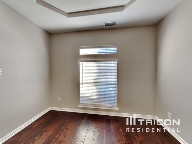 Building Photo - 125 Lake Trail Dr