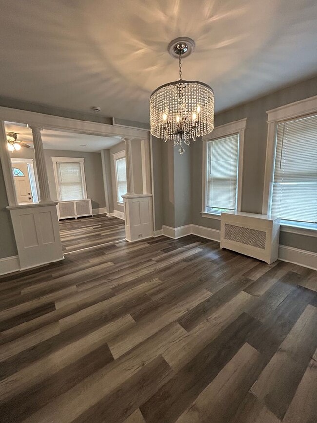 Building Photo - 4 BD 1.5 BA