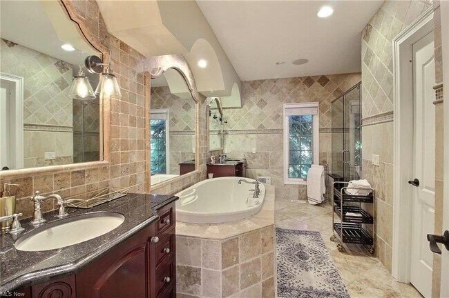 Building Photo - 40 Hamlet Ct