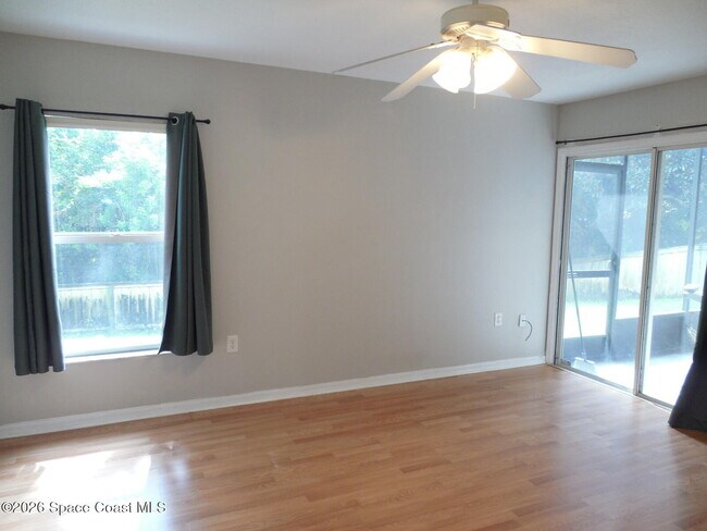 Building Photo - 5272 Outlook Dr