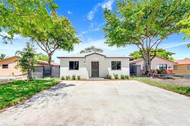 Primary Photo - 861 NW 6th Ave