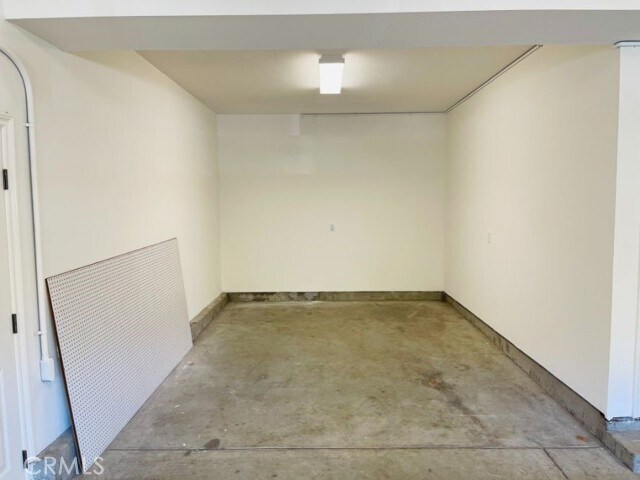 Building Photo - 1574 Glencrest Dr