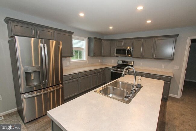 Building Photo - 8 Conover Ln