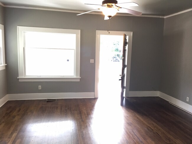 Building Photo - 2725 E 1st St