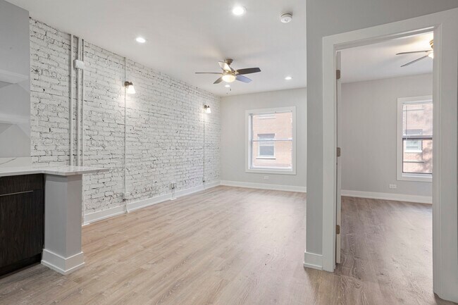 Building Photo - 1708 W Juneway Terrace