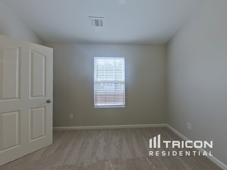 Building Photo - 4717 Brewer Dr