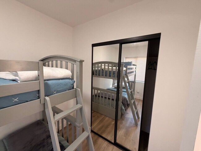 Building Photo - 1830-36 Newton Ave