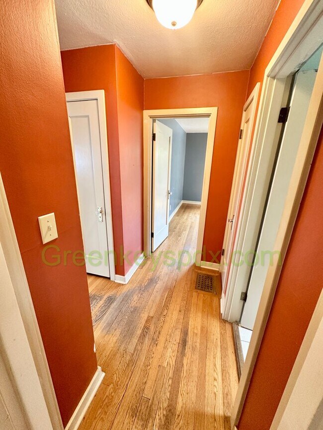 Building Photo - Gorgeous 2 Bedroom with finished basement,...