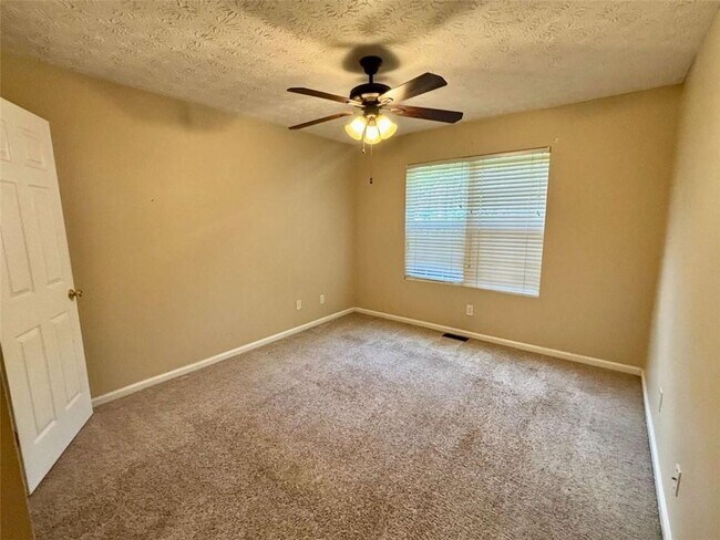 Building Photo - 540 Chandon Way