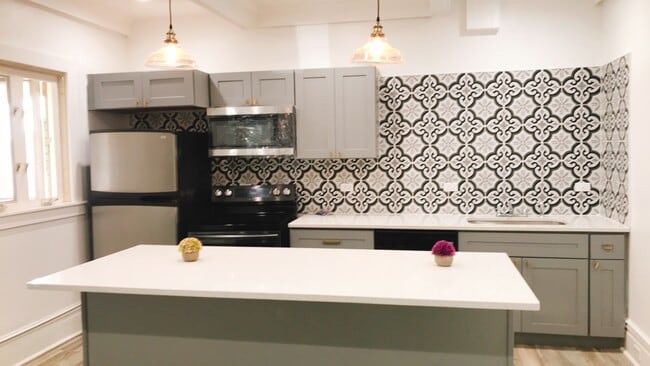 Primary Photo - 5819 Douglas St