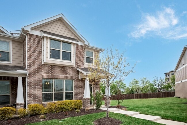 Building Photo - 2204 Greystone Dr