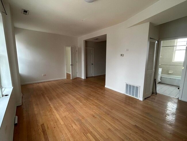 Building Photo - 3309 N Keystone Ave