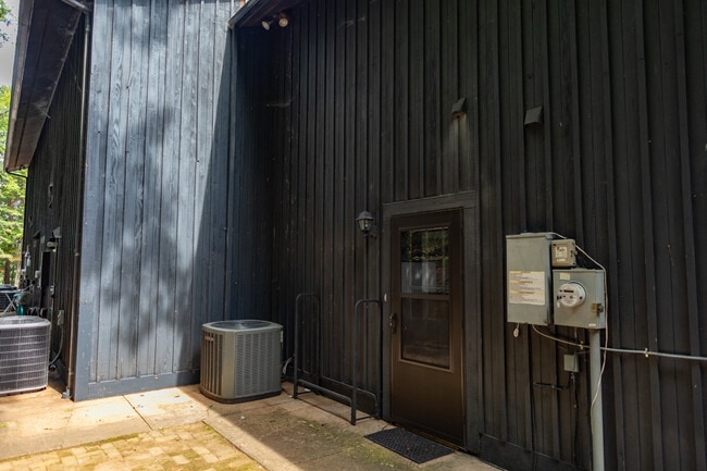 Building Photo - 7887 Kinglet Rd