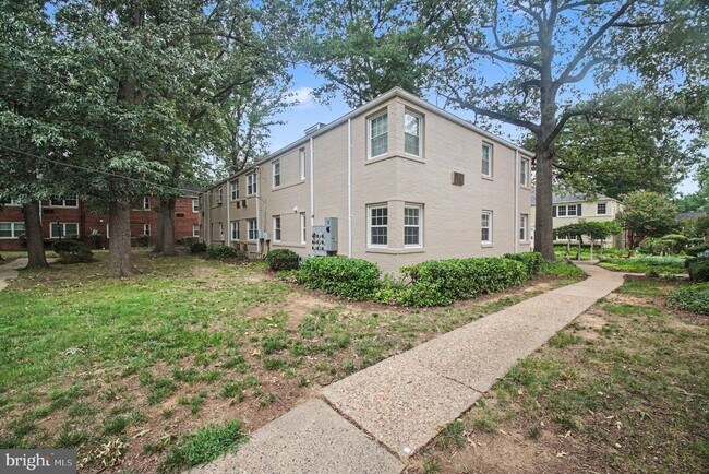 Building Photo - 4318 N Pershing Dr