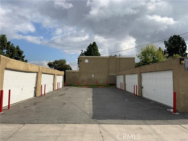 Building Photo - 1215 N Dresden Pl