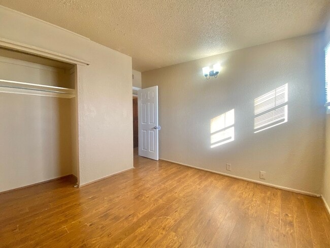 Building Photo - 3 bed 1 bath near WYCA now available