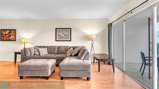 Building Photo - 3150 N Palm Aire Dr