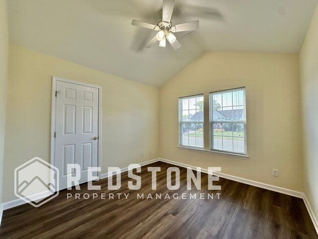 Building Photo - 812 Jennings Berry Dr