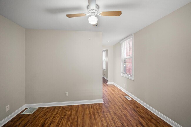 Building Photo - 419 Oak St