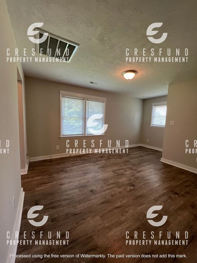 Building Photo - 2ND FLOOR Spacious & Updated 1 Bed, 1 Bath Apartment