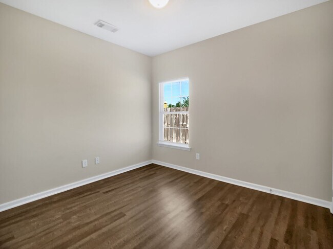 Building Photo - 9750 Moonlight Dr