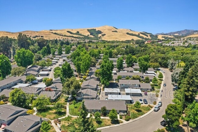 Building Photo - 2899 Fountainhead Dr