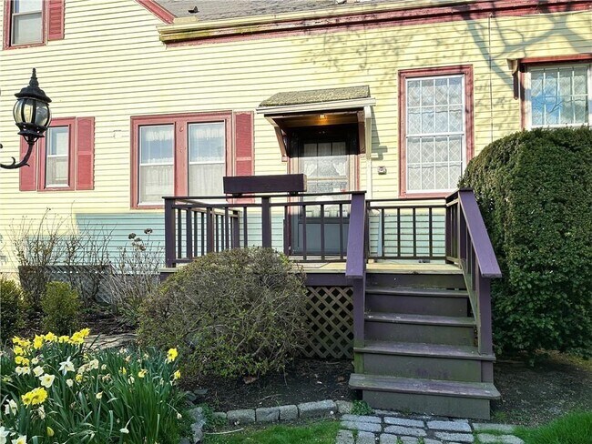 Building Photo - 167 Coggeshall Ave