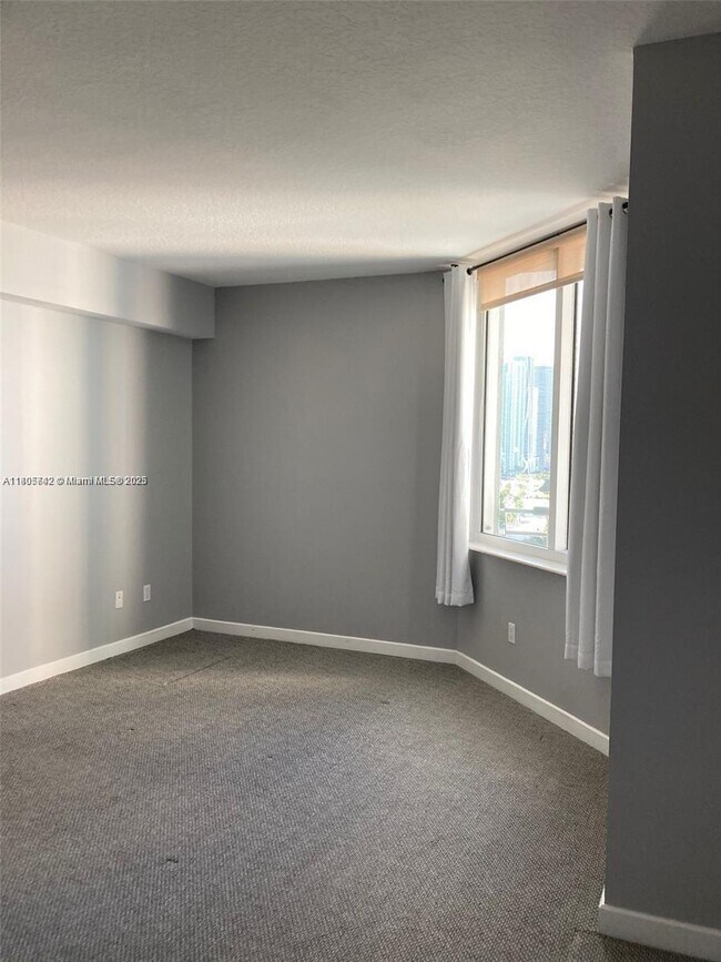 Building Photo - 325 S Biscayne Blvd