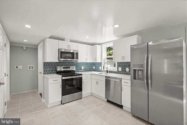 Building Photo - 2917 E Lee Ave