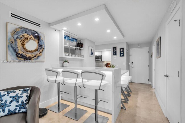 Building Photo - 6917 Collins Ave