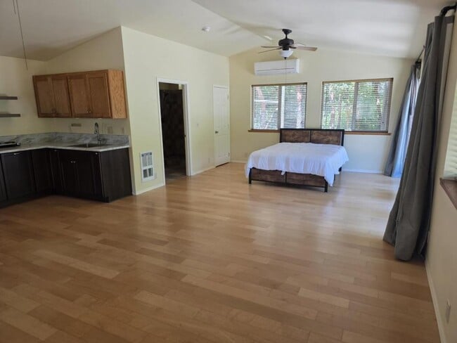 Building Photo - 444 Sheraton Dr