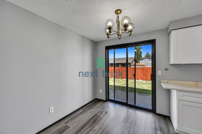 Building Photo - 2 BED & 1.5 BATH DUPLEX FOR RENT