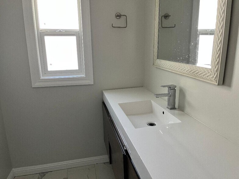 Building Photo - 1866 N Ave 56