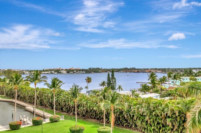 Building Photo - 804 E Windward Way